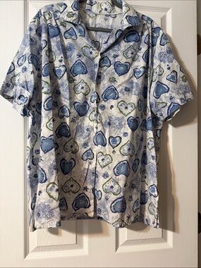 Men's Short-Sleeve Button-Up Shirt — Blue & White Heart Pattern